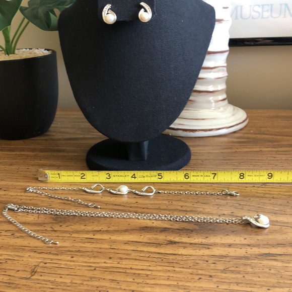 CLASSY Faux Pearl Necklace/Bracelet/Earrings - Picture 12 of 12